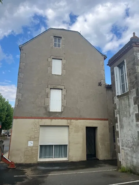 Nettoyage de façade et application d'un produit anti-mousse
